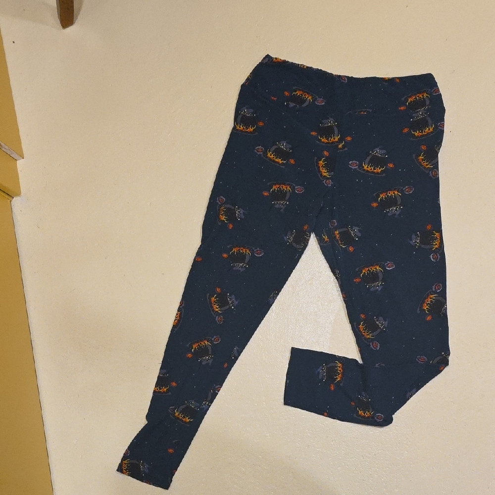 LeLaRoe Cauldron Leggings TC